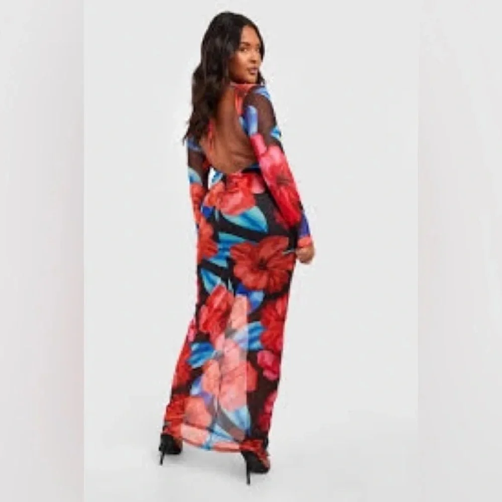 boohoo | Plus Floral Mesh Low Back Maxi Various Sizes Available - Picture 2 of 4
